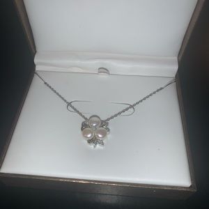 14k white gold and pearl necklace